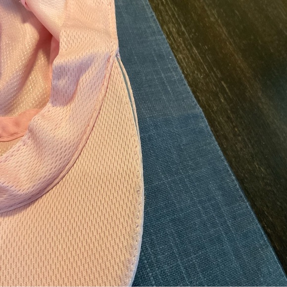 Harley Davidson pale pink & white lightweight soft mesh ballcap - Picture 7 of 7